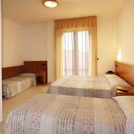 Hotel Alla Rotonda Jesolo Extérieur photo