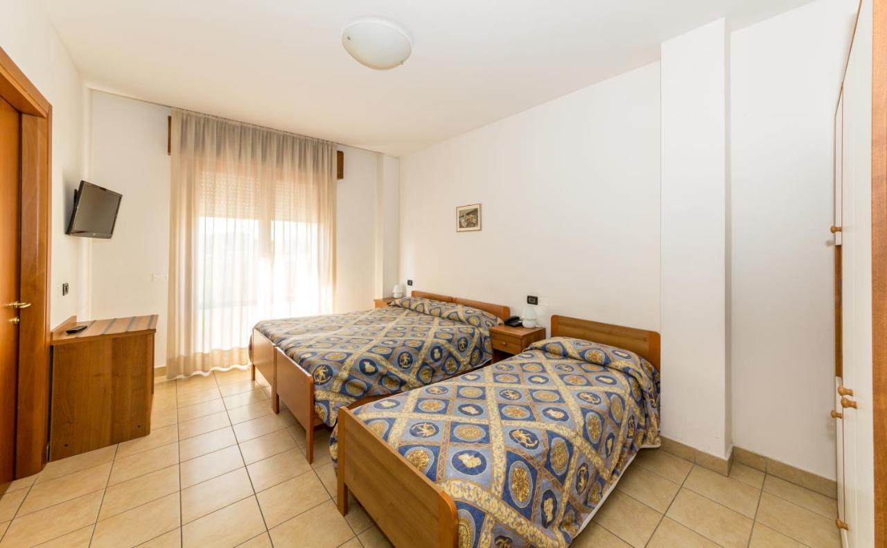 Hotel Alla Rotonda Jesolo Extérieur photo