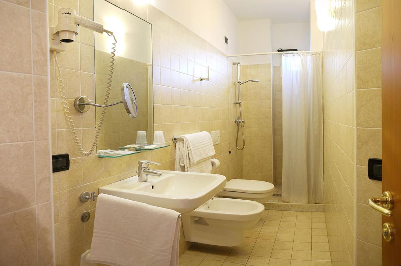 Hotel Alla Rotonda Jesolo Extérieur photo