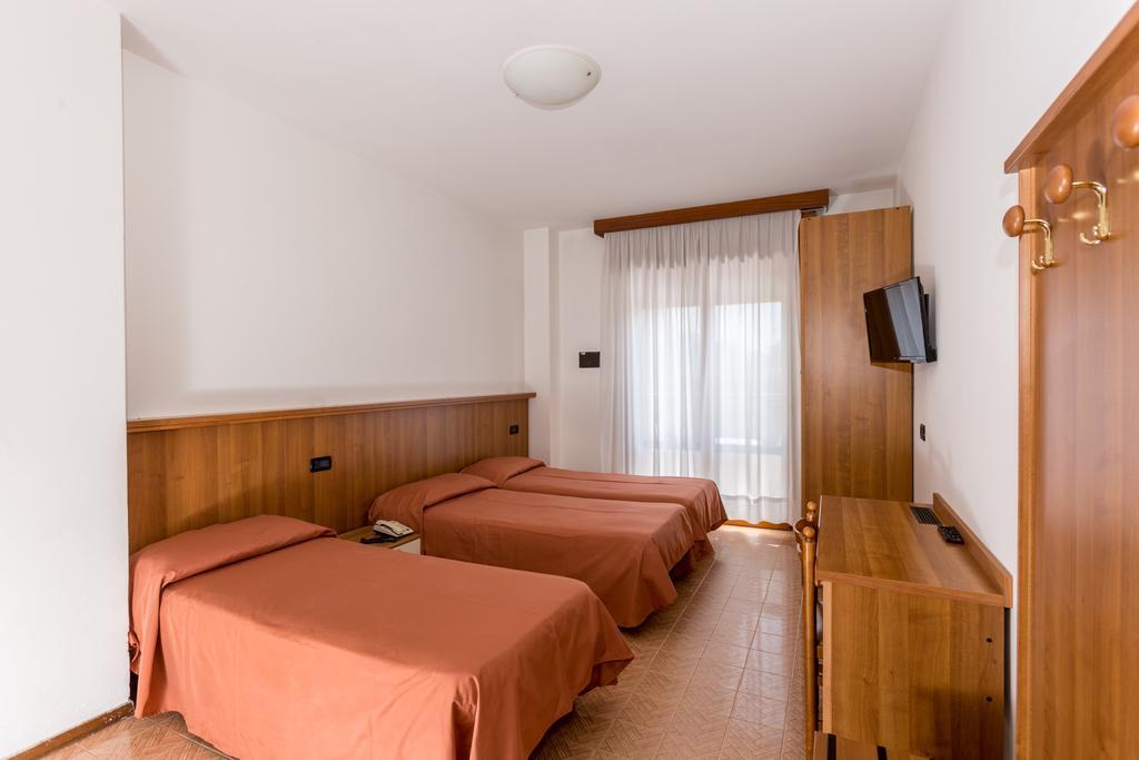 Hotel Alla Rotonda Jesolo Extérieur photo